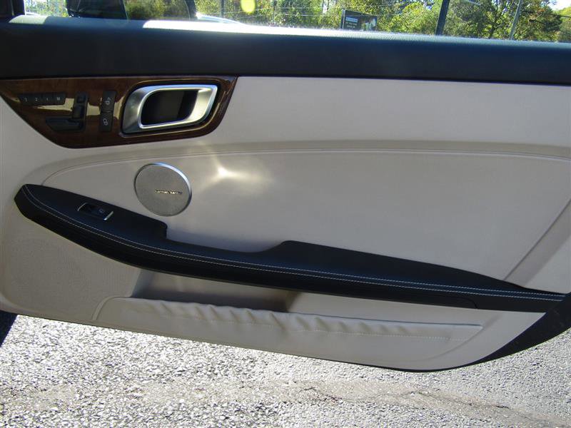 Used 2015 Mercedes-Benz SLK 250 image 24