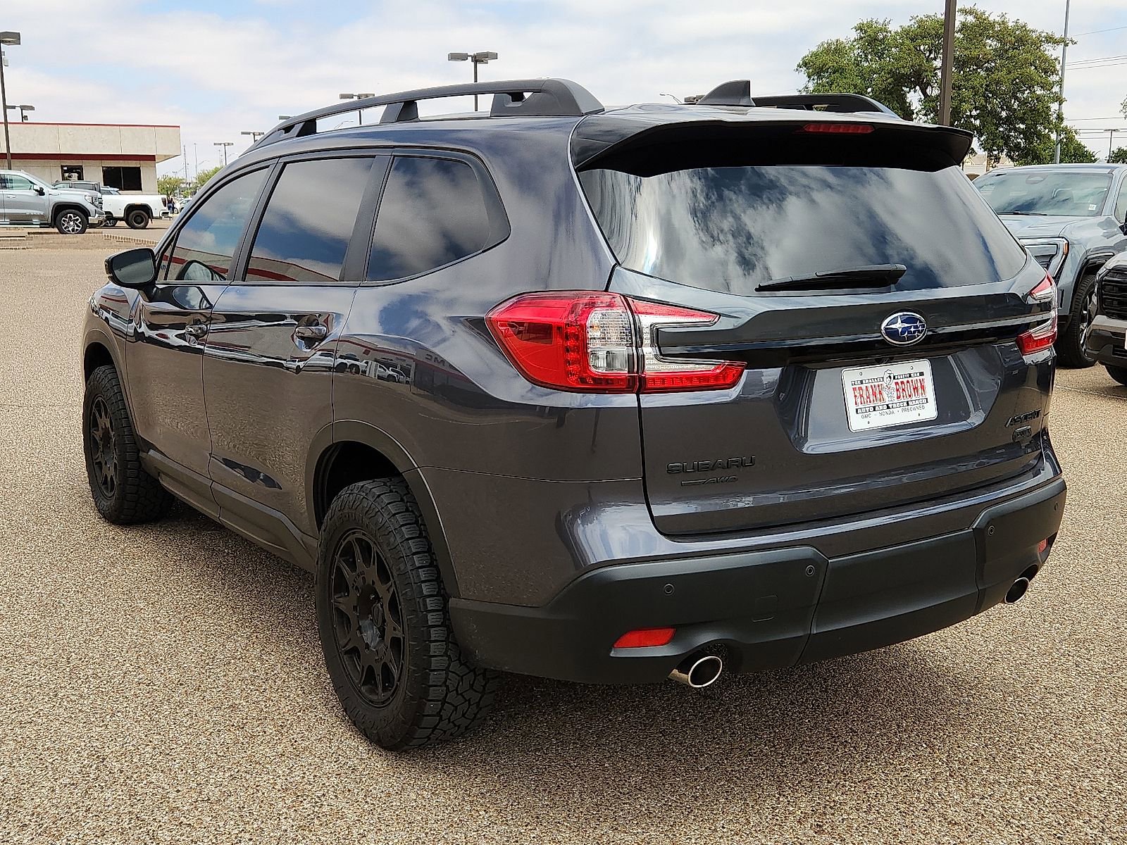 Used 2025 Subaru Ascent Bronze Edition image 3