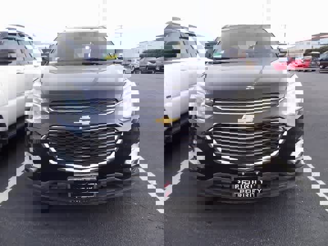 Used 2017 Chevrolet Equinox LT image 2