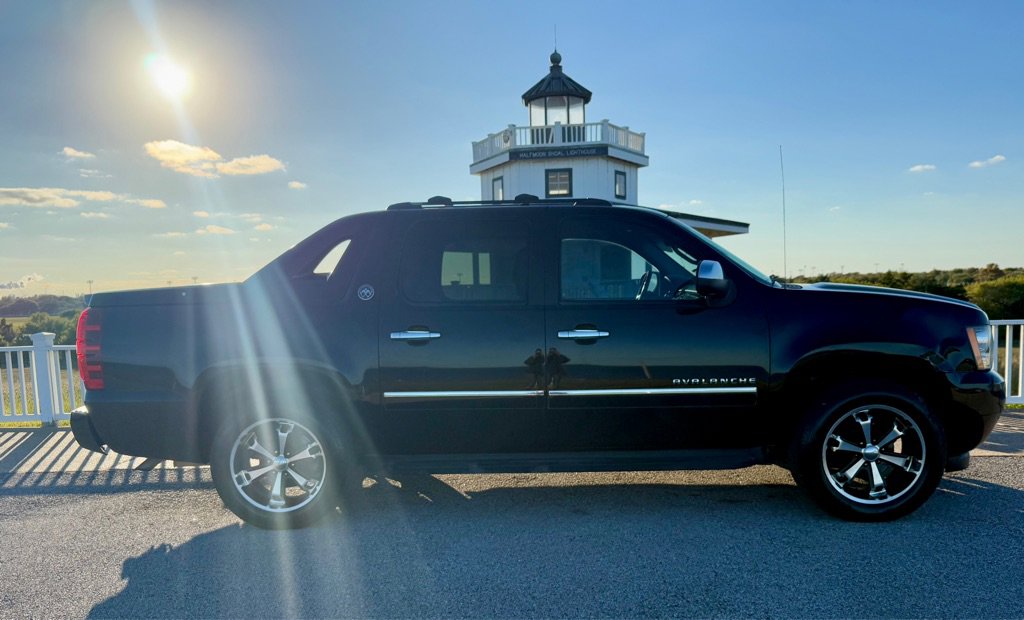 Used 2013 Chevrolet Avalanche LTZ image 4