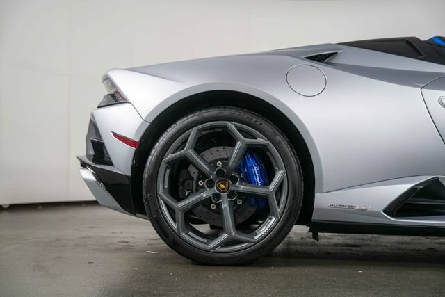 Used 2023 Lamborghini Huracan EVO RWD image 10