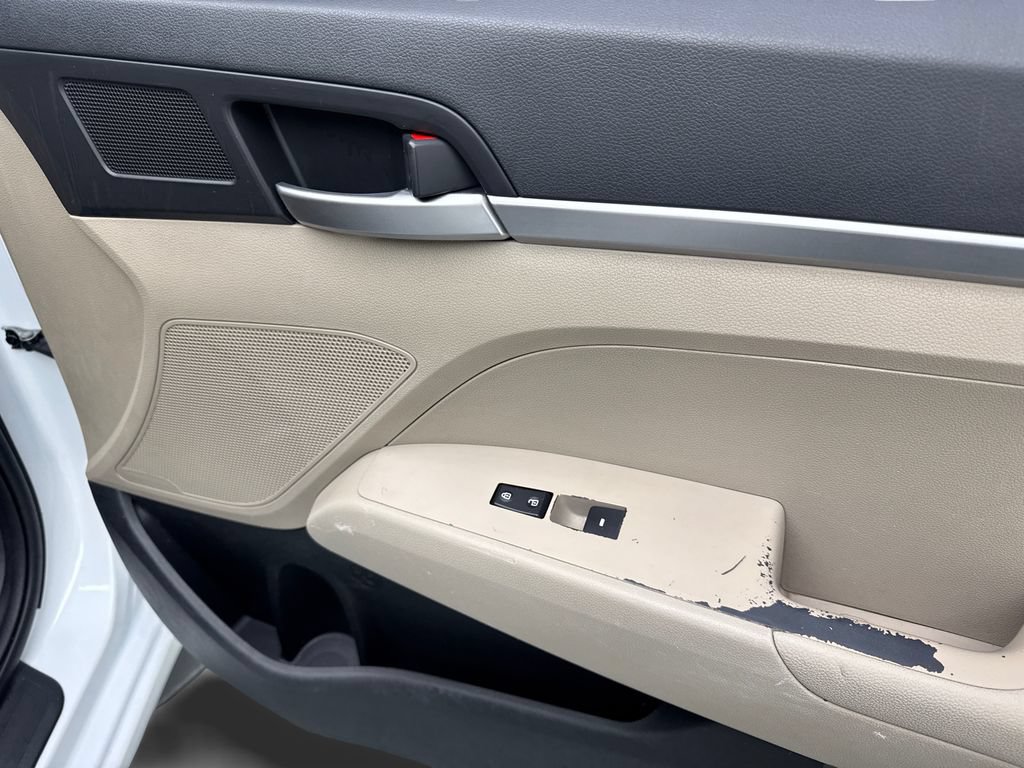 Used 2019 Hyundai Elantra SE FWD image 38