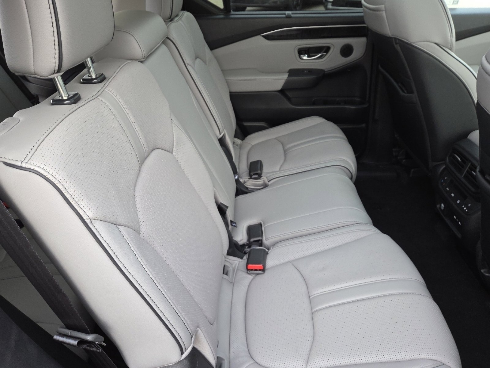 Used 2025 Honda Pilot Elite image 22