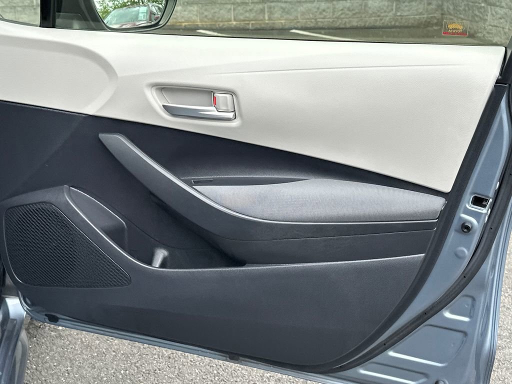 Used 2020 Toyota Corolla LE w/ Carpet Mat Package (TMS) FWD image 9
