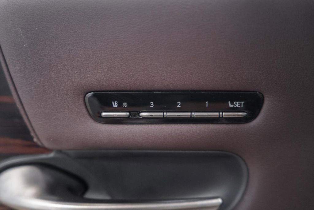 Used 2019 Lexus LS 500h w/ Luxury Package image 41