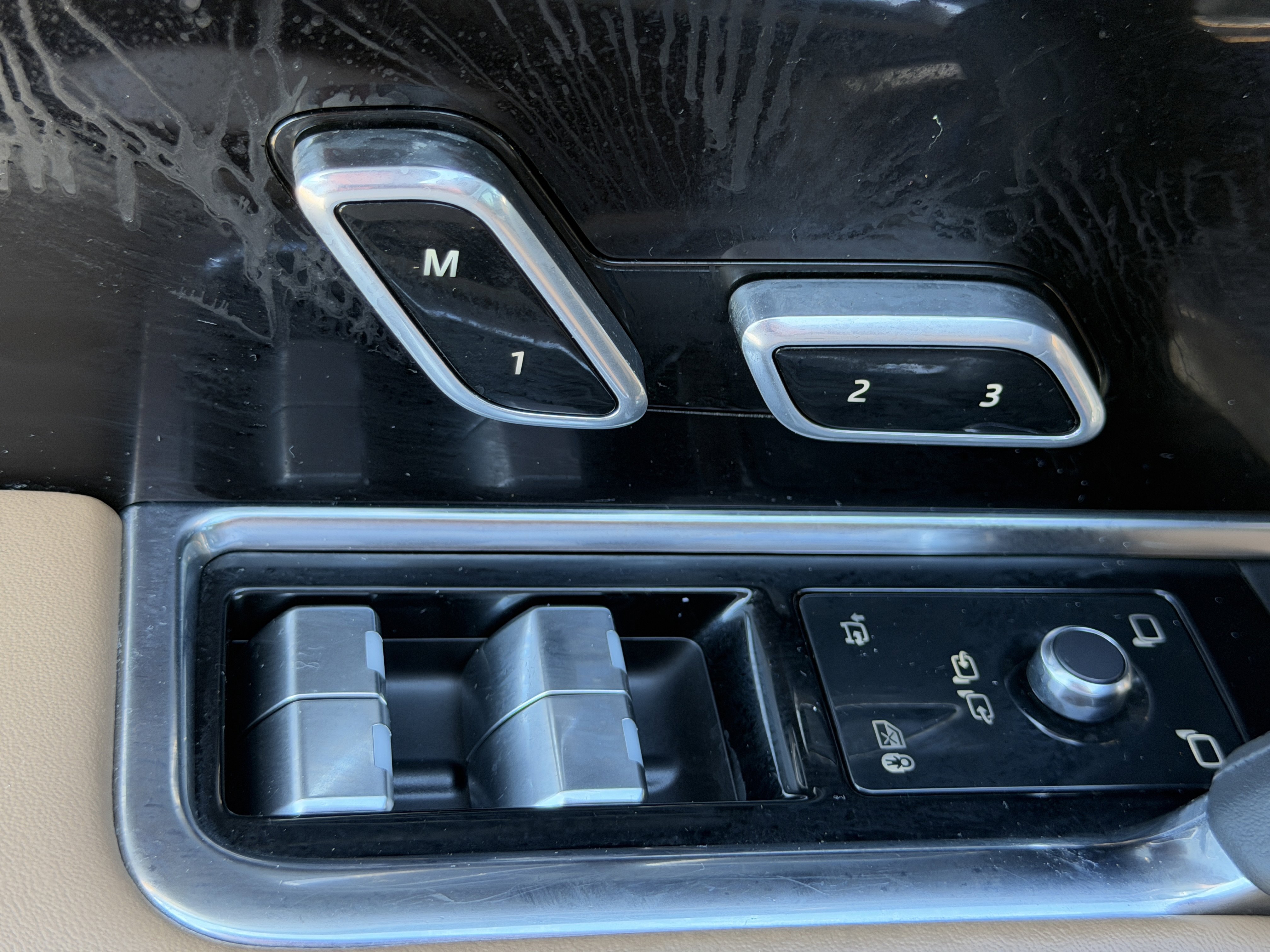 Used 2023 Land Rover Range Rover Long Wheelbase Autobiography image 17