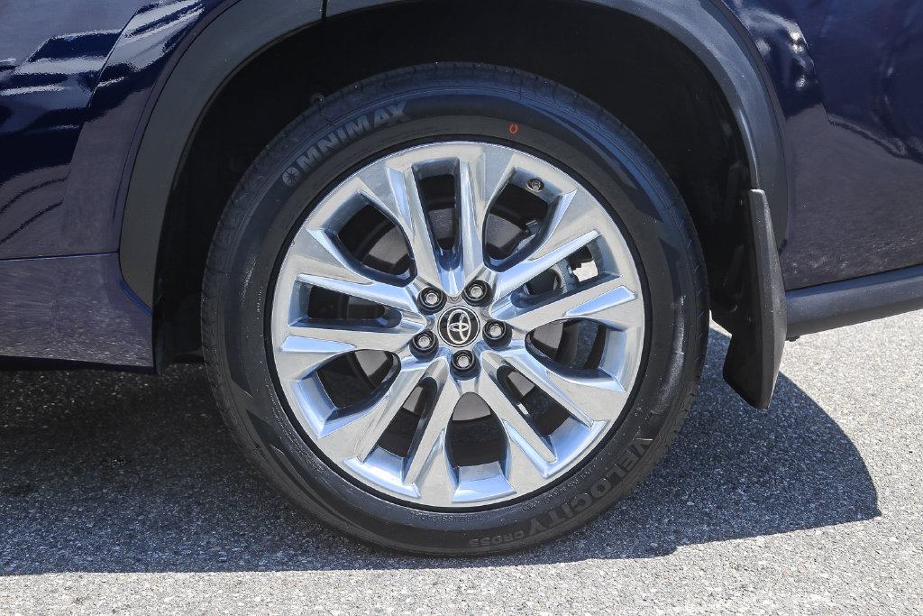 Used 2024 Toyota Highlander Limited AWD/4WD image 8