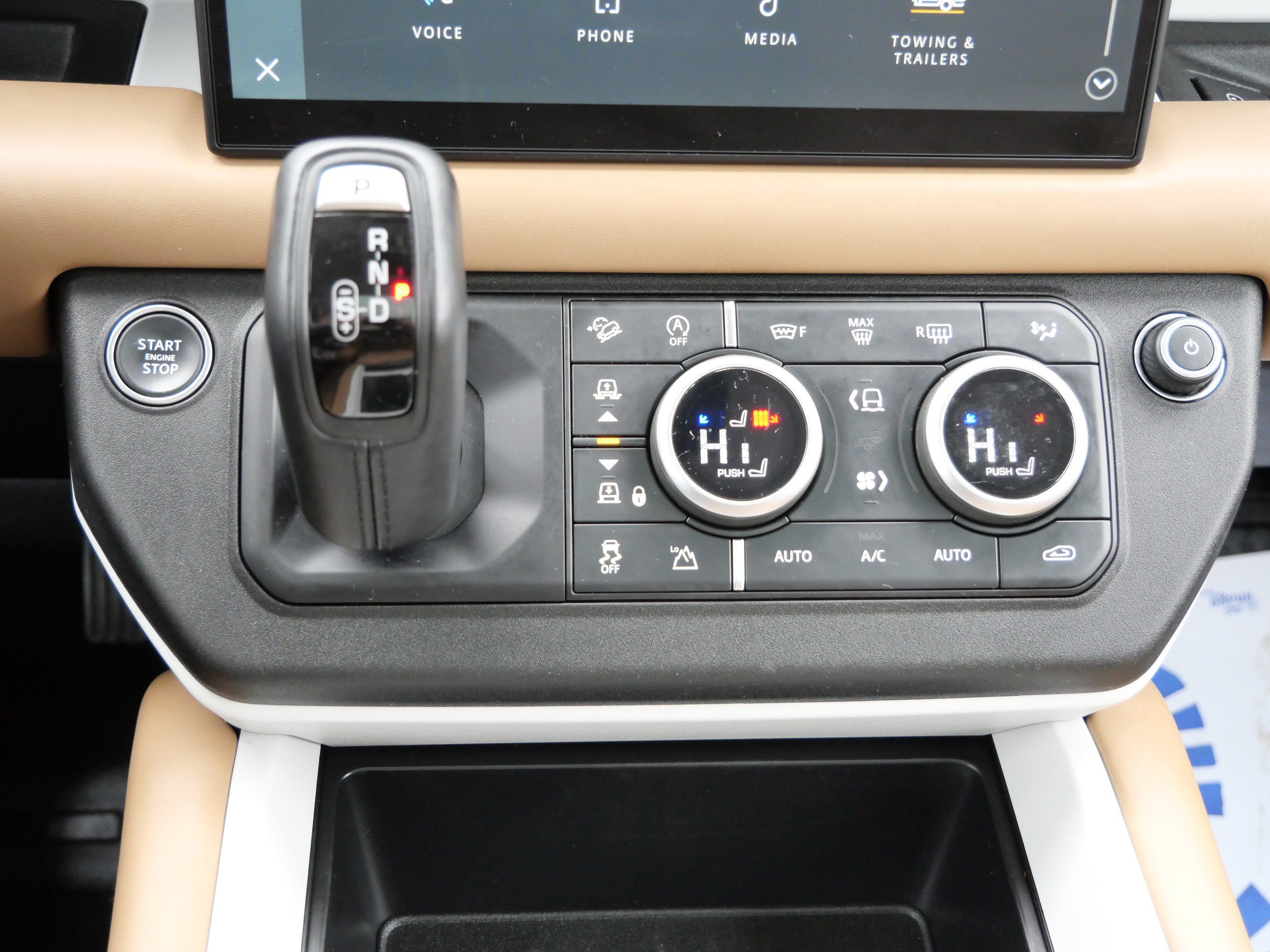 Certified 2025 Land Rover Defender 110 X-Dynamic SE AWD/4WD image 21