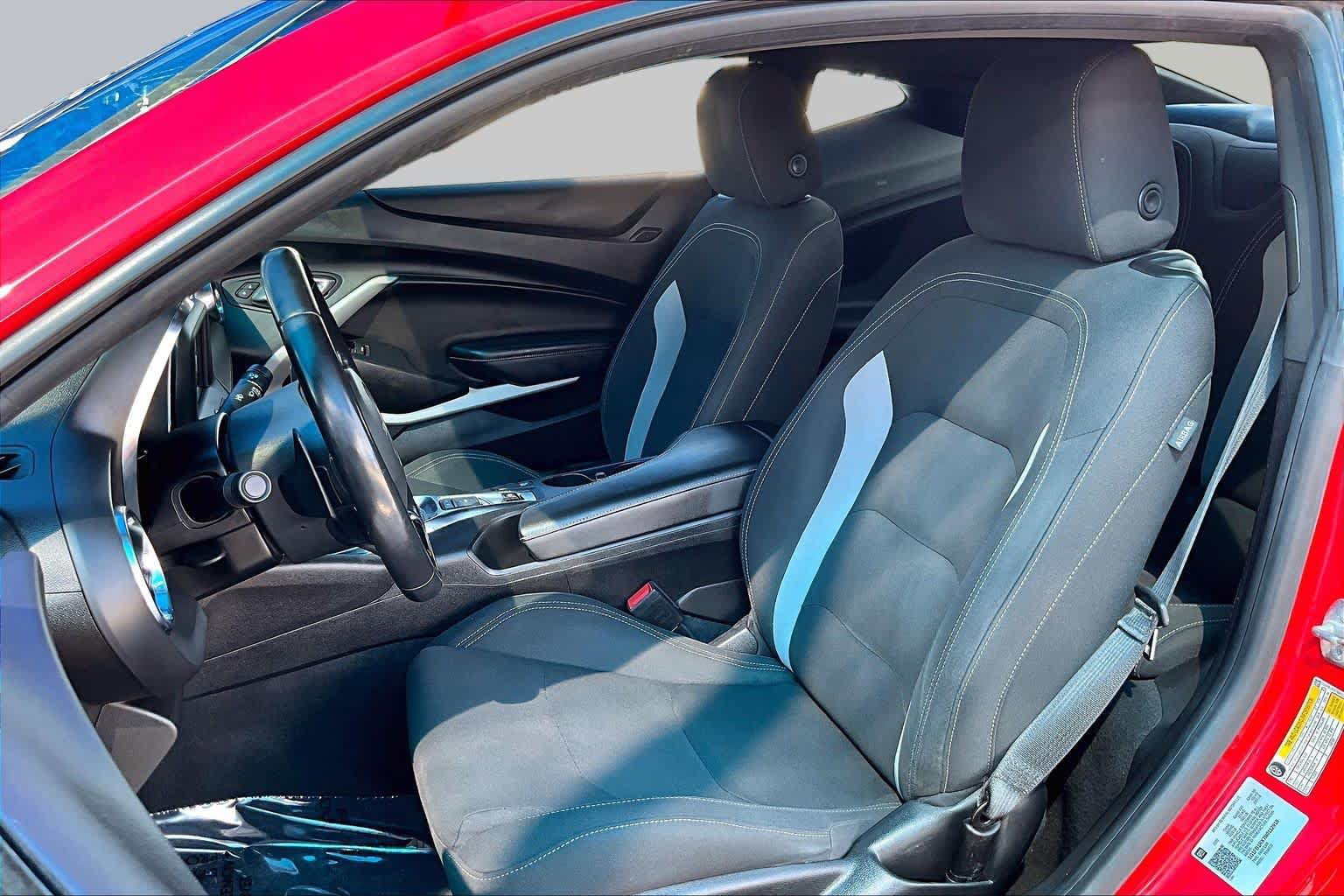 Used 2022 Chevrolet Camaro LT RWD image 8