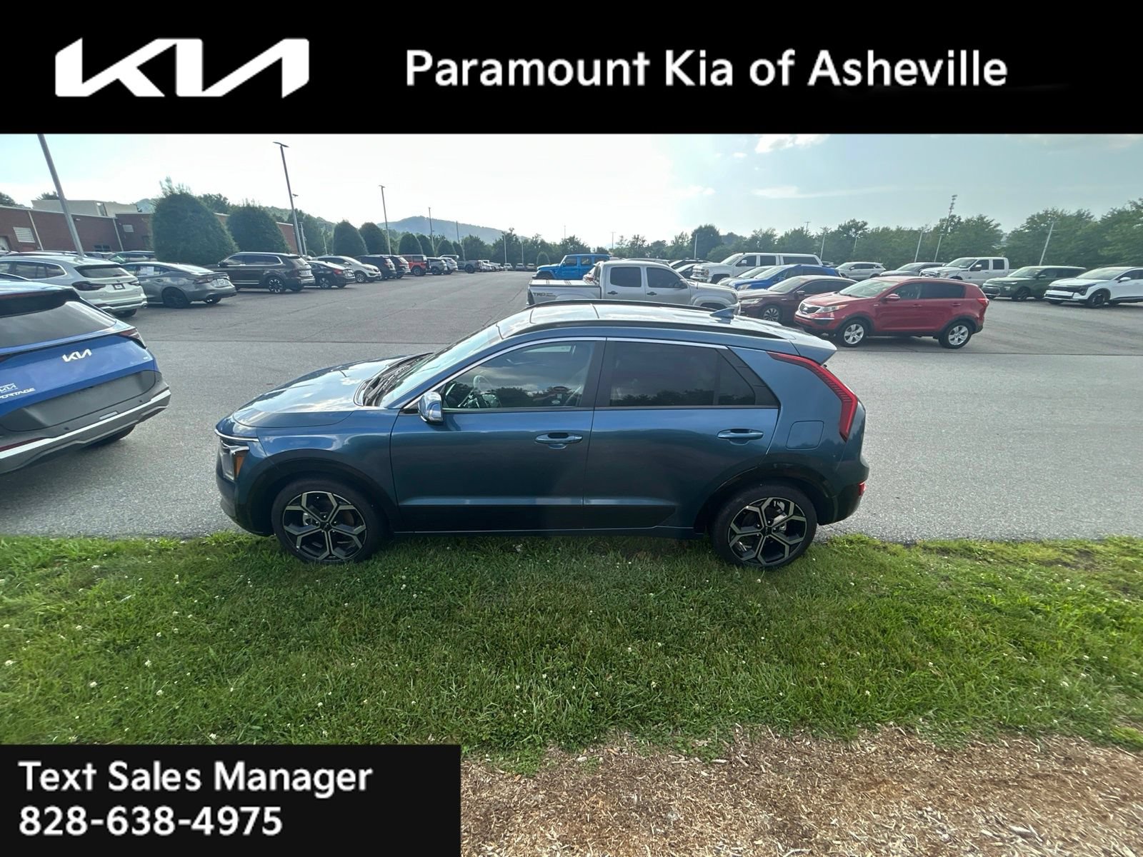 Certified 2025 Kia Niro EX Touring FWD image 9