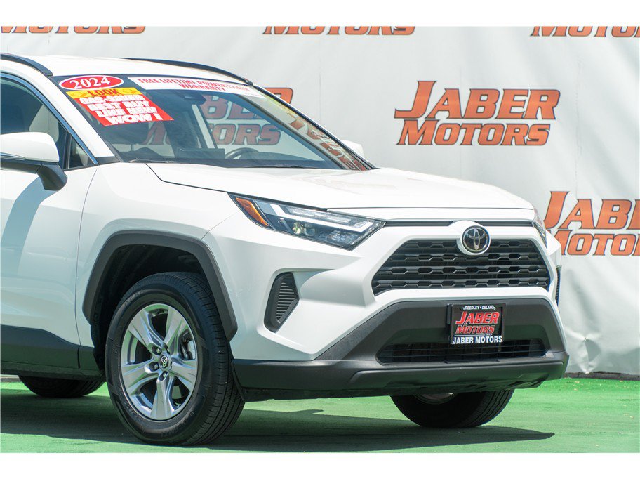 Used 2024 Toyota RAV4 XLE FWD image 40
