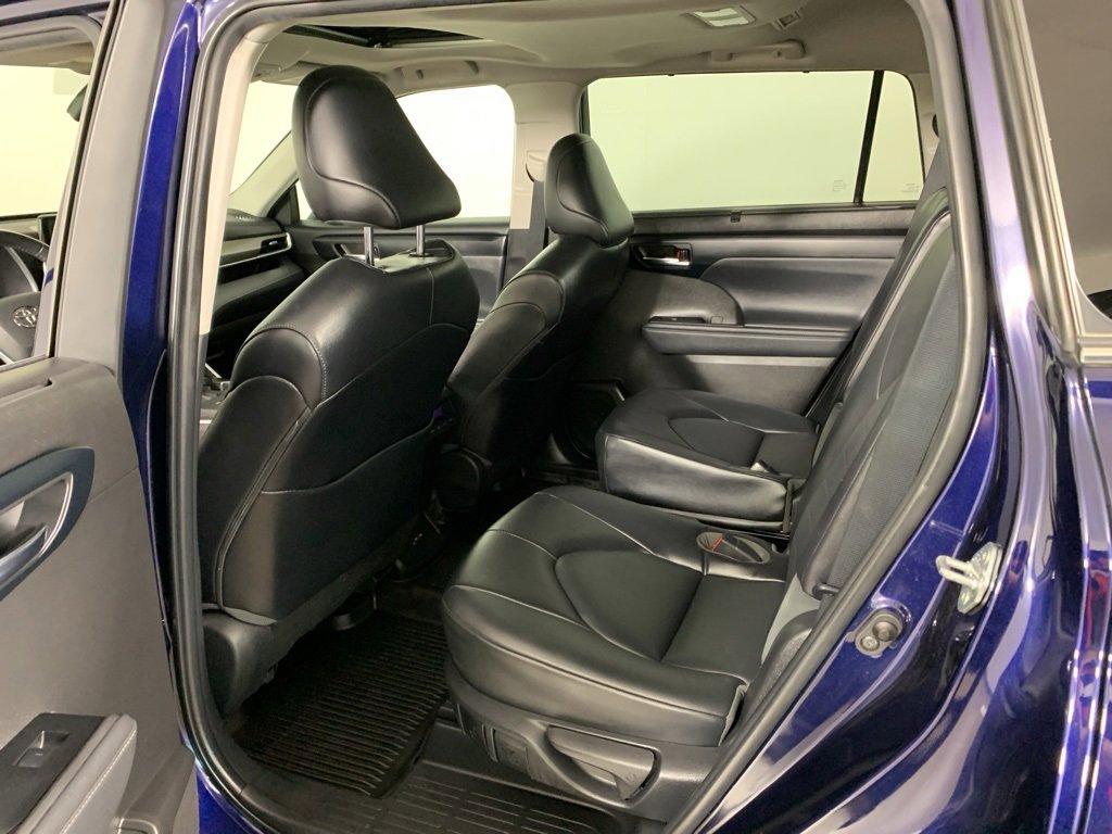 Used 2022 Toyota Highlander XLE image 29
