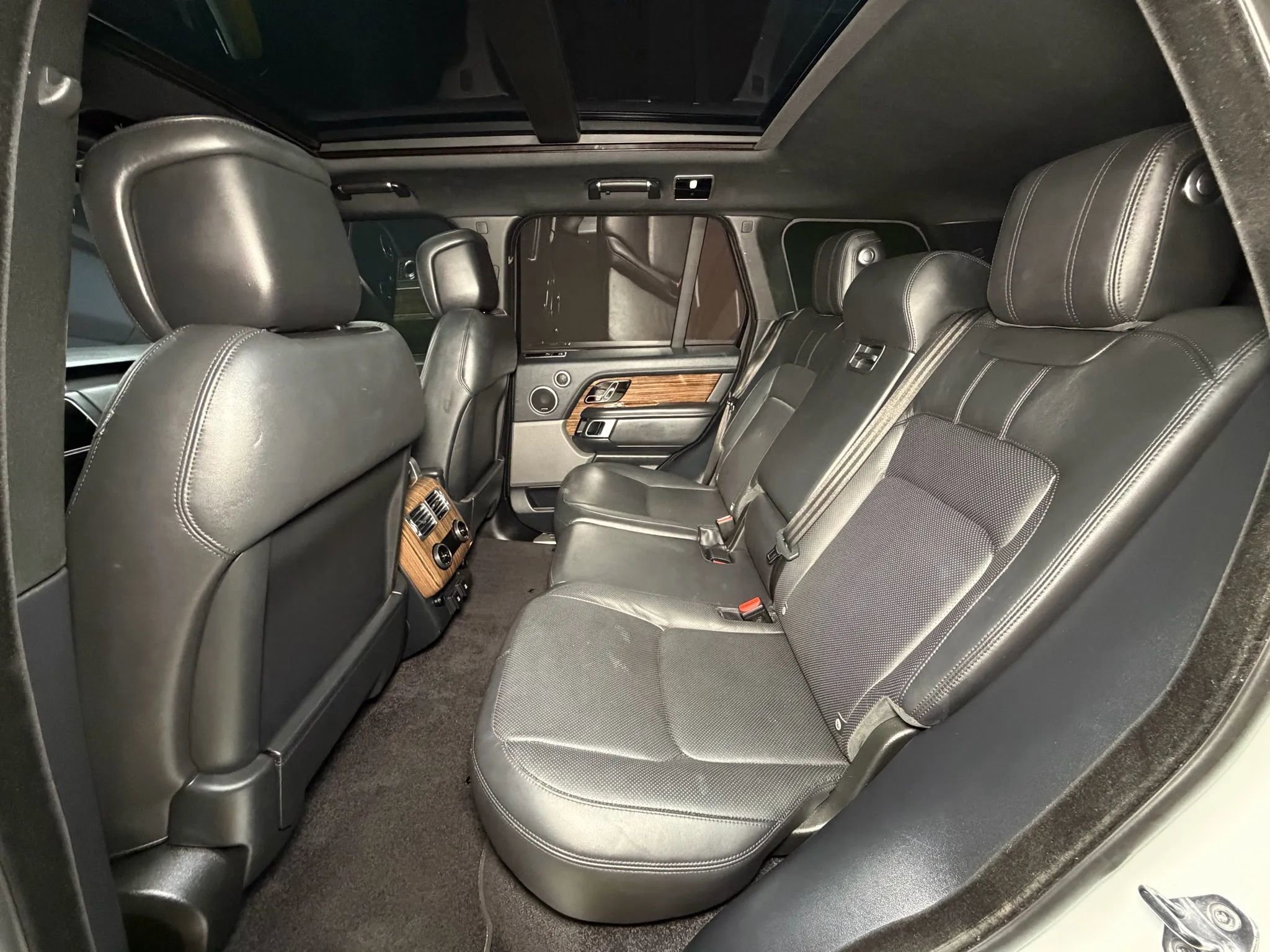 Used 2018 Land Rover Range Rover HSE AWD/4WD image 23