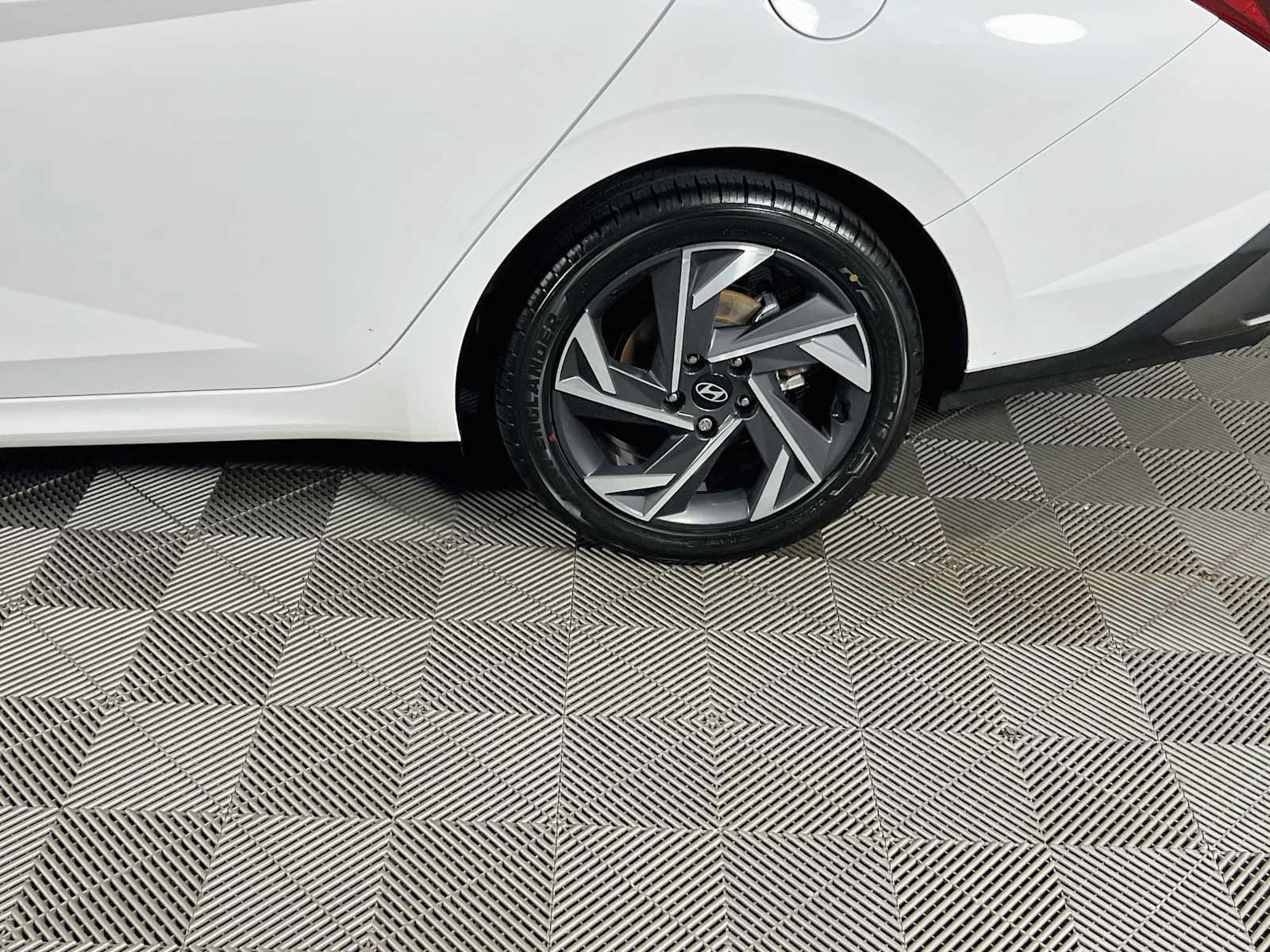 Certified 2025 Hyundai Elantra Sport FWD image 30