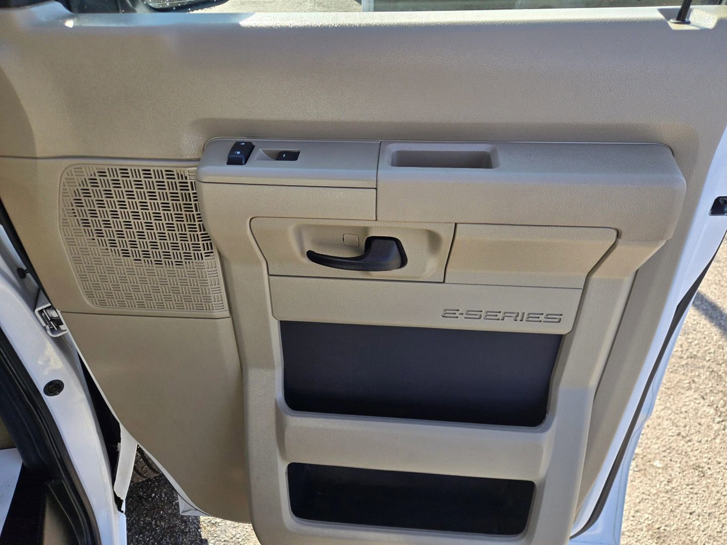 Used 2012 Ford E-350 and Econoline 350 XLT image 13