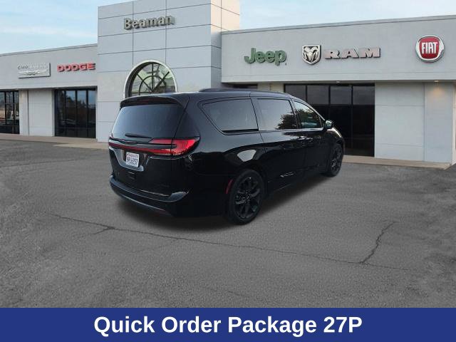 Used 2025 Chrysler Pacifica Limited FWD image 3