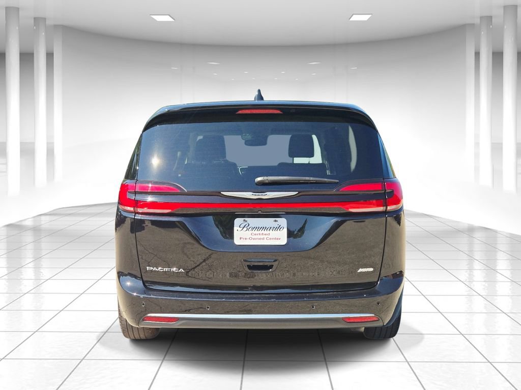 Certified 2024 Chrysler Pacifica Touring-L AWD/4WD image 4