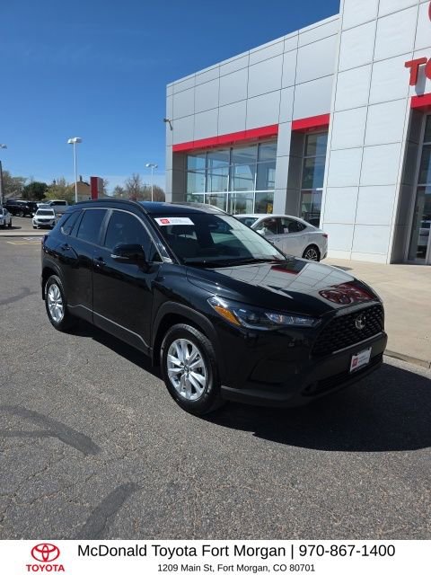 Used 2025 Toyota Corolla Cross LE w/ Moonroof Package image 7