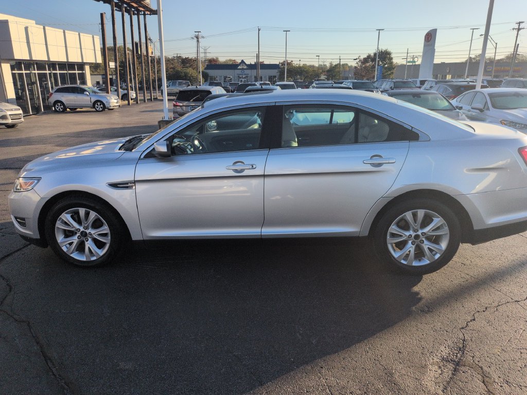 Used 2012 Ford Taurus SEL FWD image 2