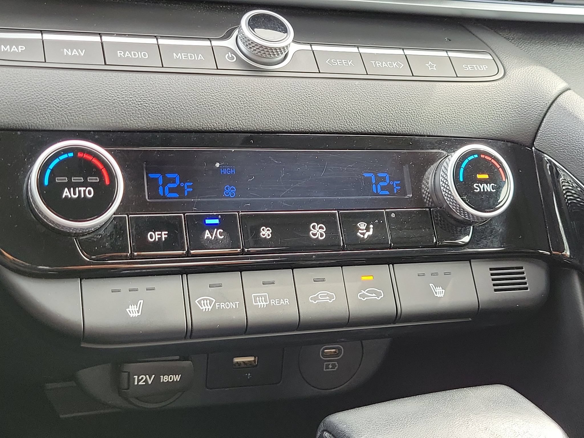 Used 2025 Hyundai Elantra SEL FWD image 18