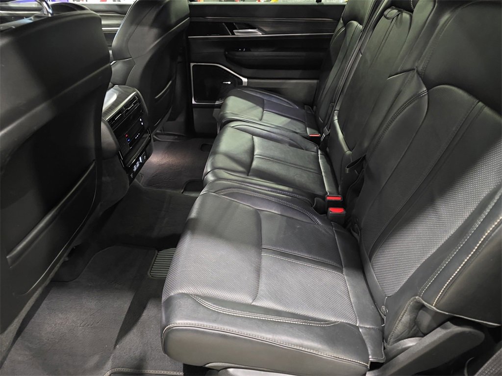 Used 2024 Jeep Wagoneer L Series II w/ Flexible Seating Group image 15