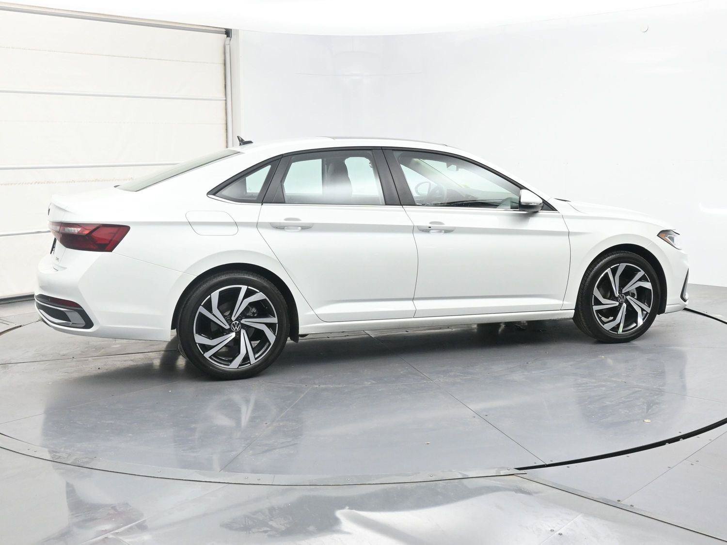 Certified 2026 Volkswagen Jetta SEL FWD image 22
