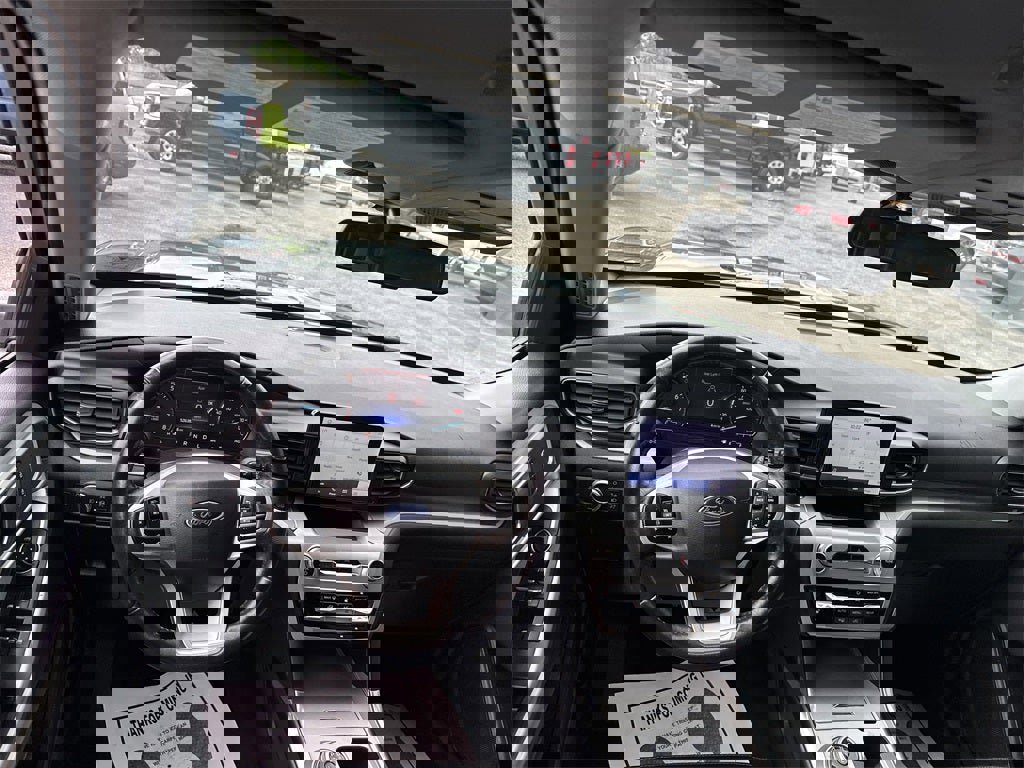 Used 2022 Ford Explorer XLT w/ Equipment Group 202A image 15