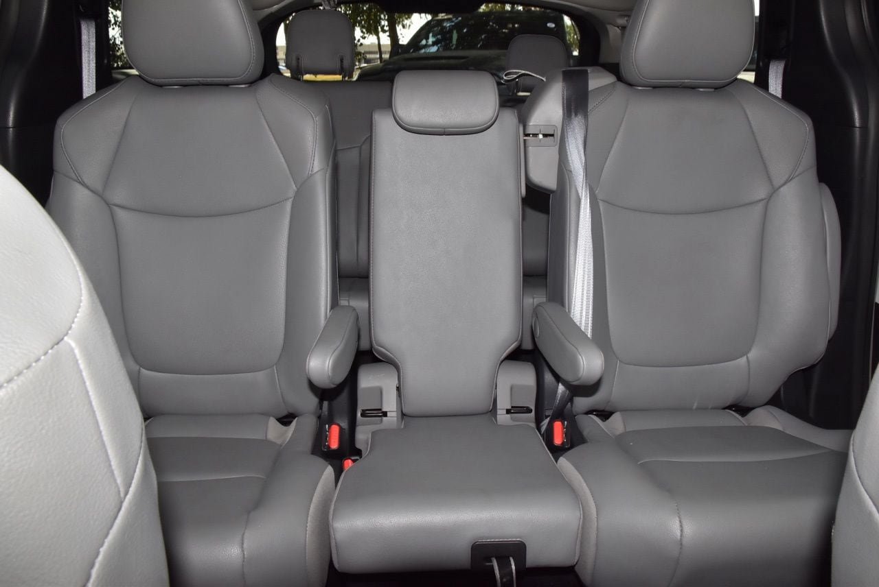 Used 2025 Toyota Sienna XLE FWD image 22