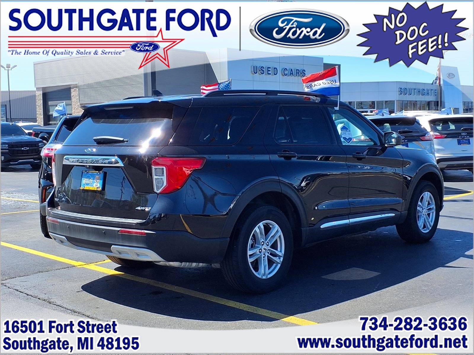 Used 2024 Ford Explorer XLT w/ Equipment Group 202A AWD/4WD image 2
