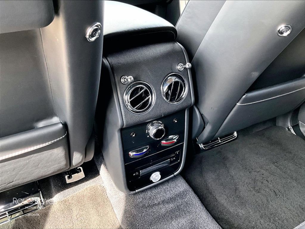 Used 2020 Rolls-Royce Cullinan image 30