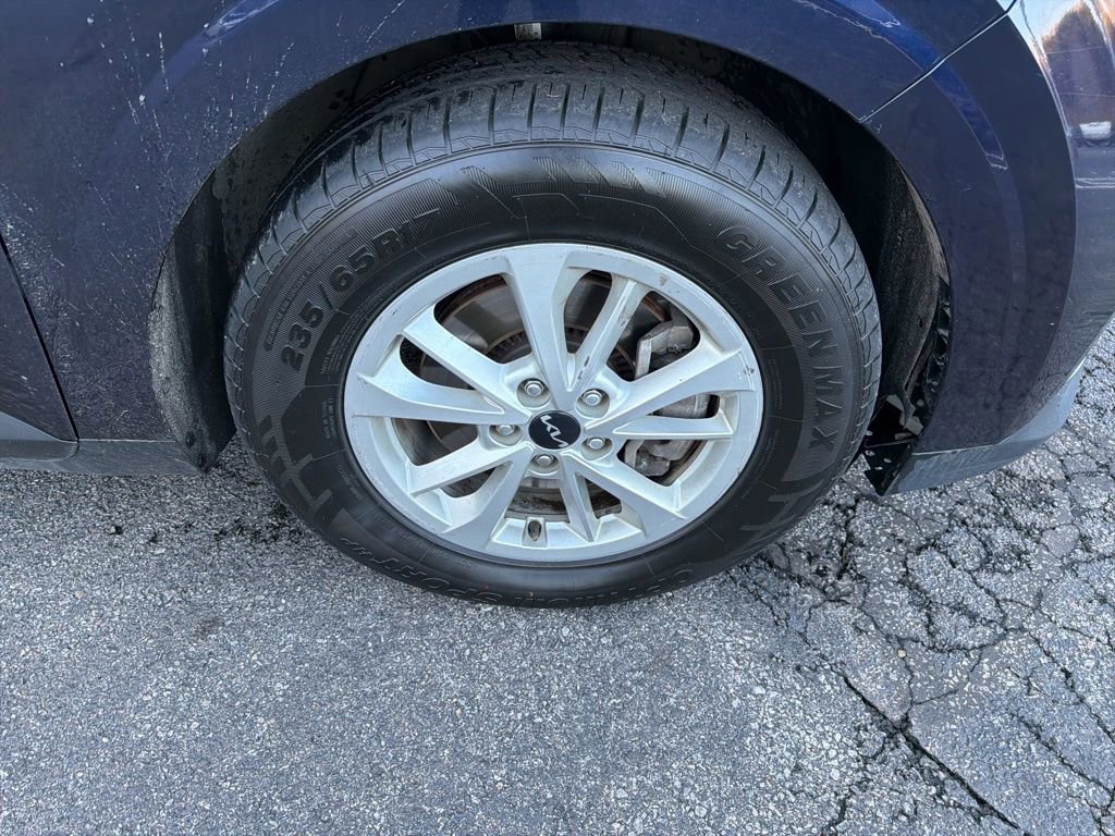 Used 2024 Kia Carnival LX image 16