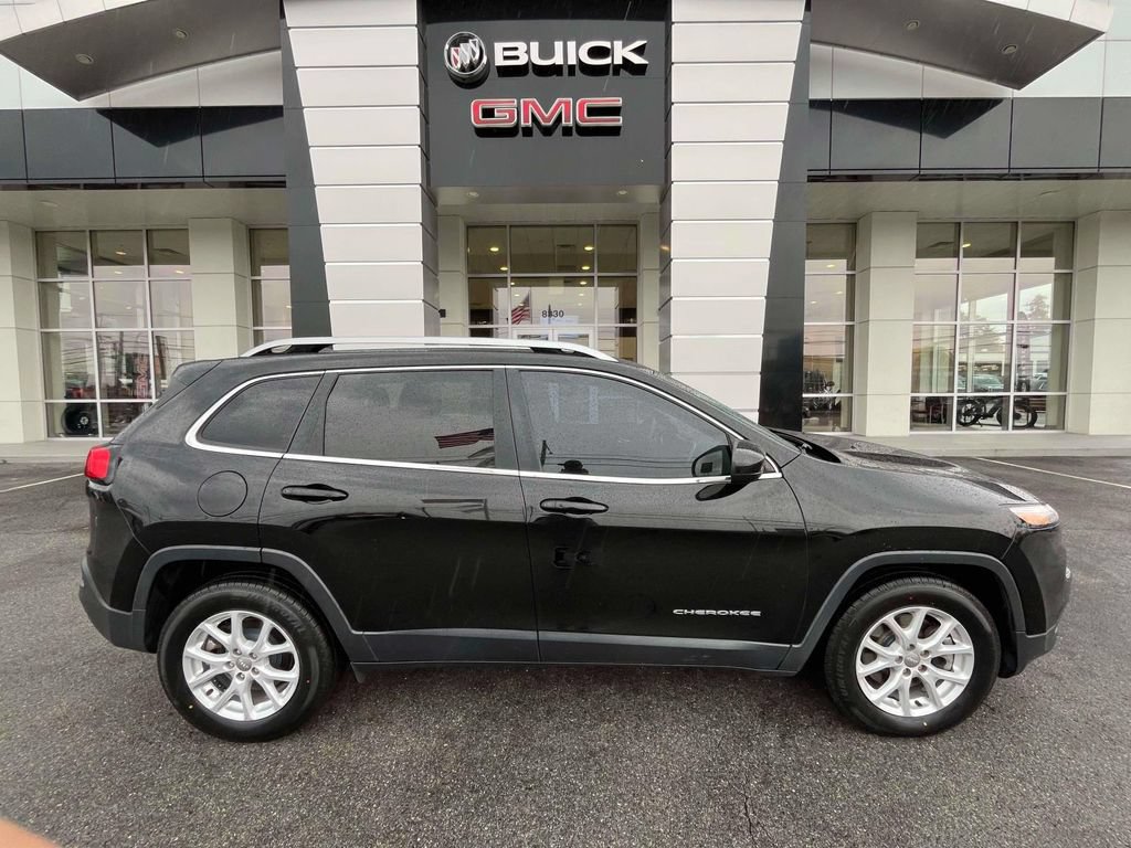 Used 2017 Jeep Cherokee Latitude w/ Comfort/Convenience Group AWD/4WD video 2