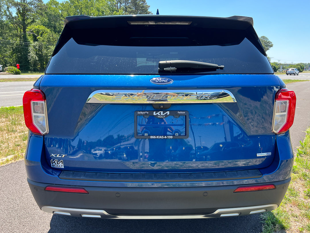 Used 2020 Ford Explorer XLT w/ Equipment Group 202A AWD/4WD image 4
