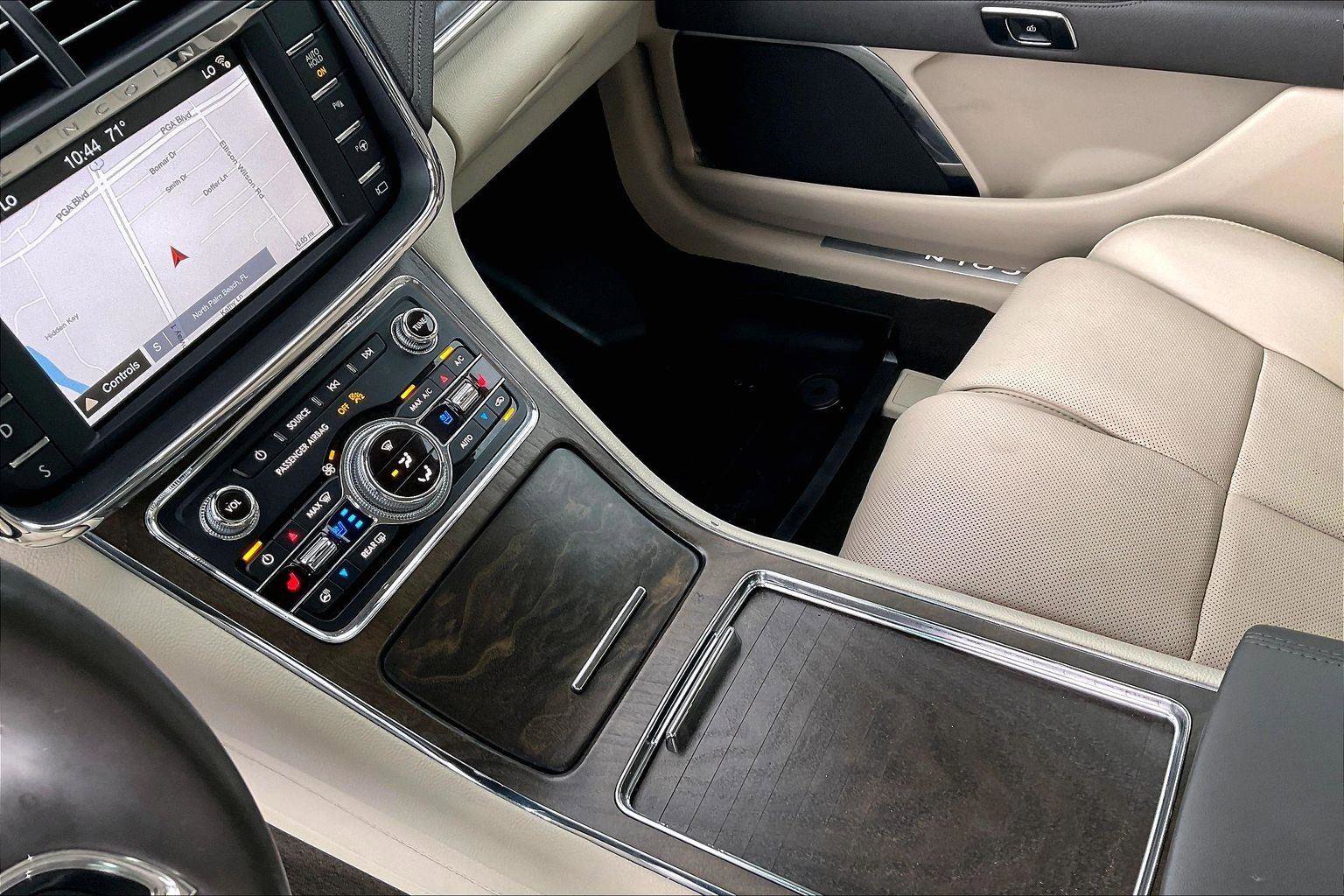 Used 2019 Lincoln Continental Reserve AWD/4WD image 18