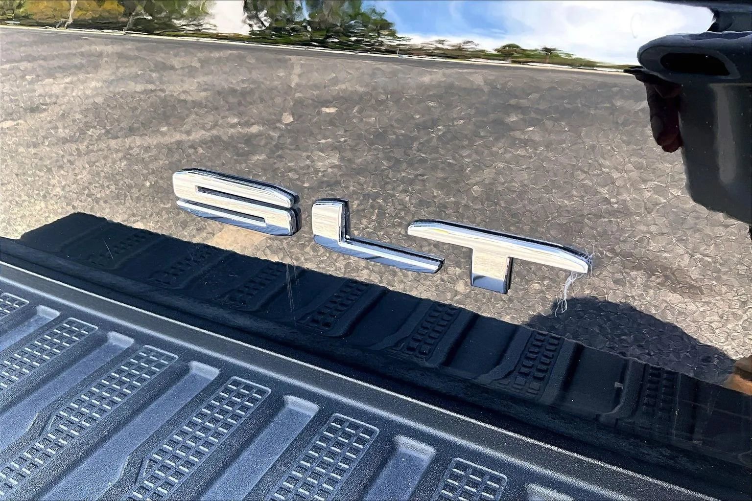 Used 2024 GMC Sierra 1500 SLT image 33