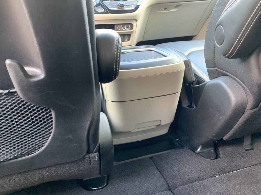 Used 2022 Chrysler Pacifica Touring-L FWD image 15