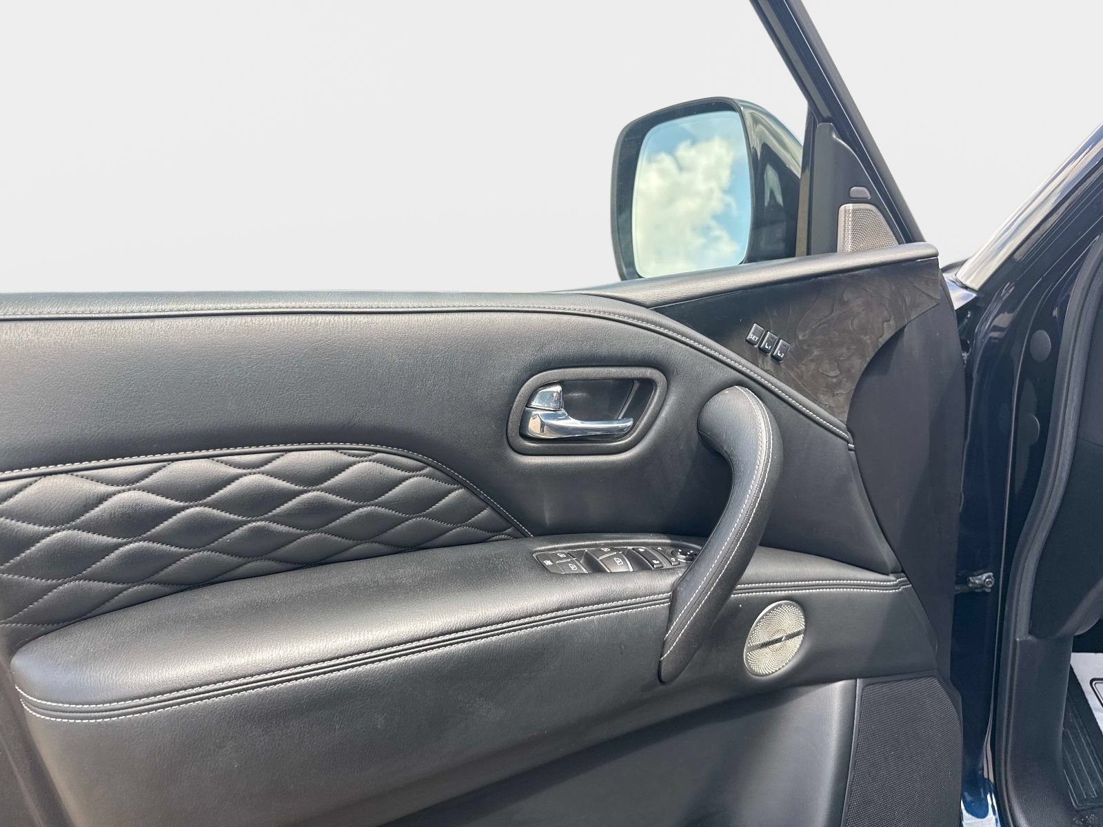Used 2021 INFINITI QX80 Sensory w/ All-Season Package AWD/4WD image 16