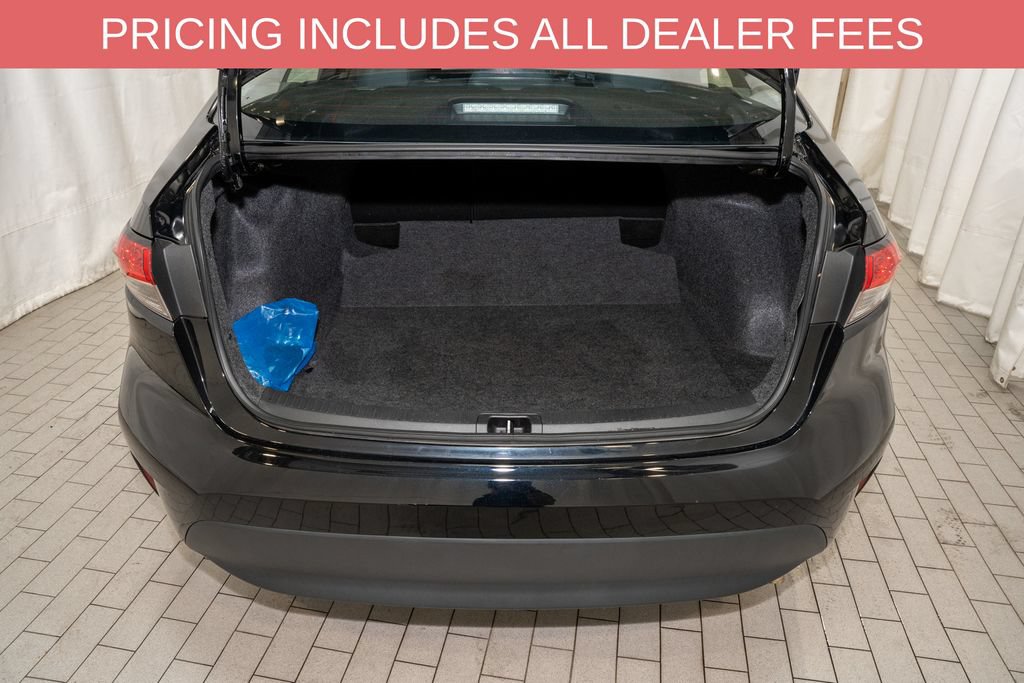 Used 2025 Toyota Corolla LE FWD image 5