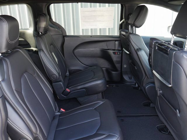 New 2026 Chrysler Pacifica Select AWD/4WD image 21