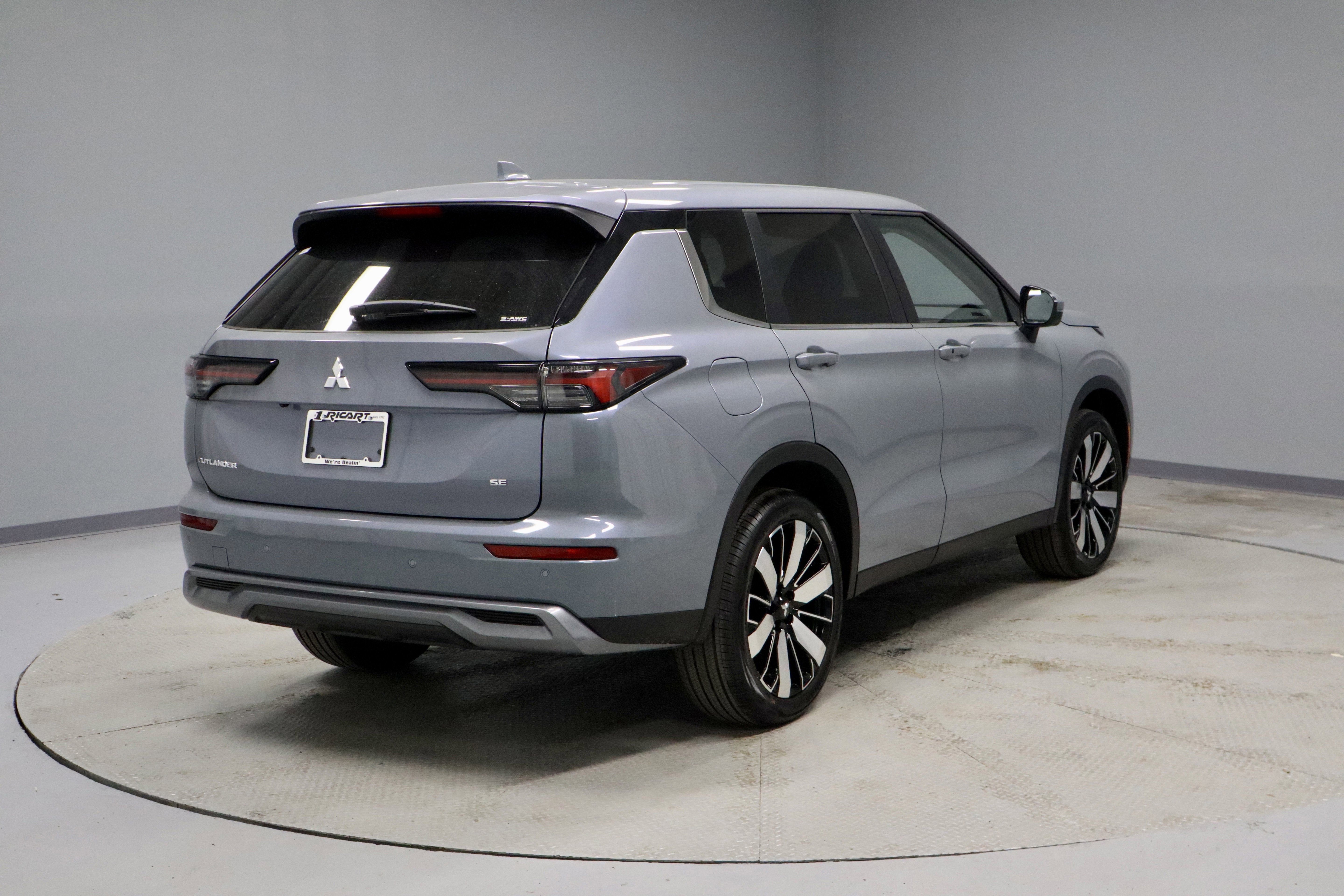 New 2026 Mitsubishi Outlander SE image 8