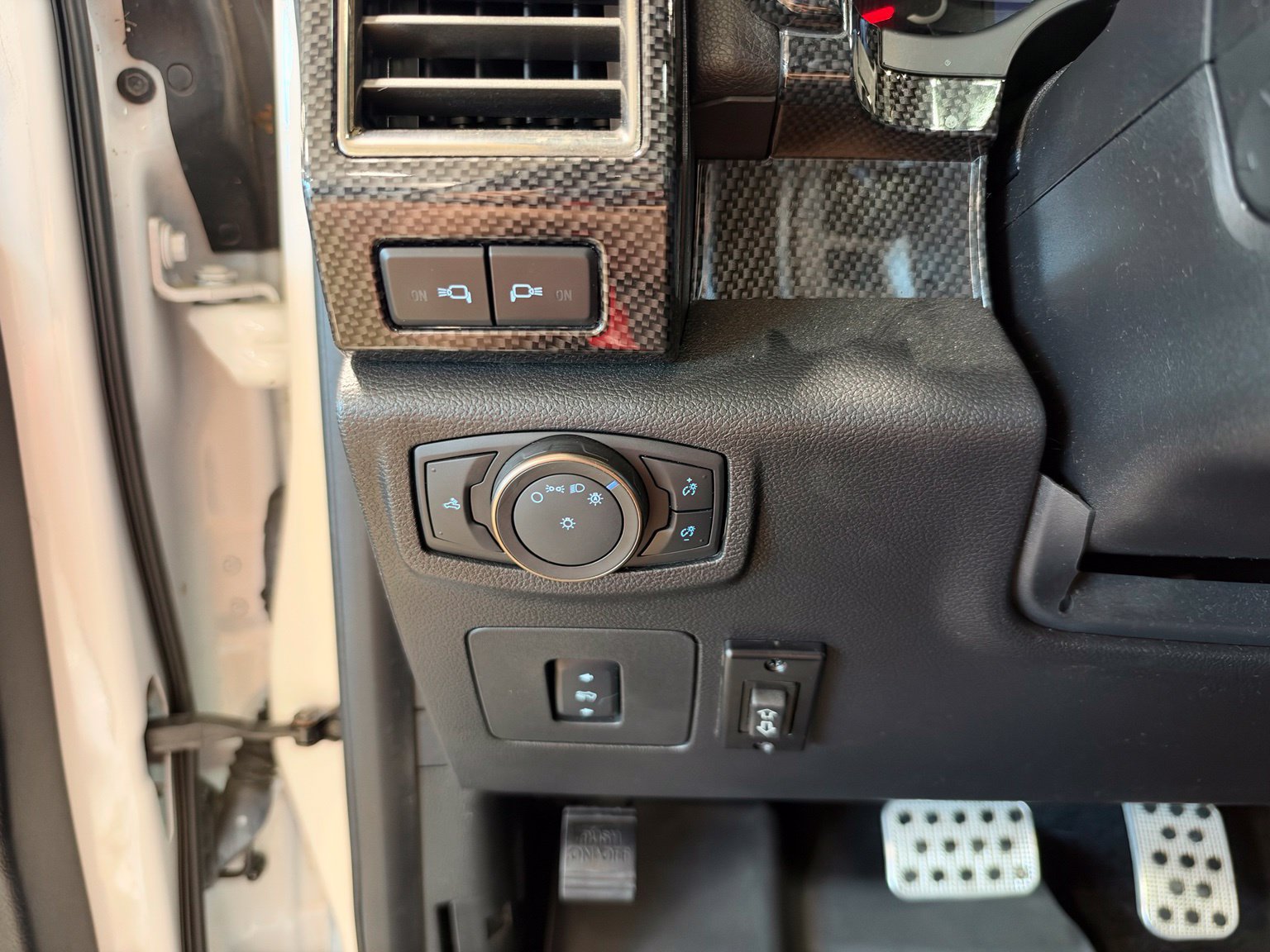 Used 2018 Ford F150 Raptor w/ Equipment Group 802A Luxury AWD/4WD image 28