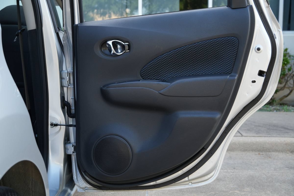 Used 2015 Nissan Versa Note SV FWD image 39