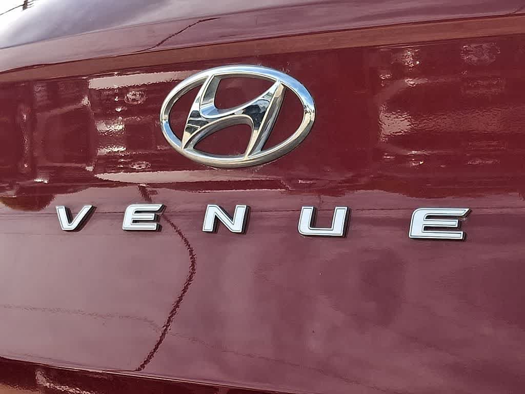 Certified 2025 Hyundai Venue SEL FWD image 31