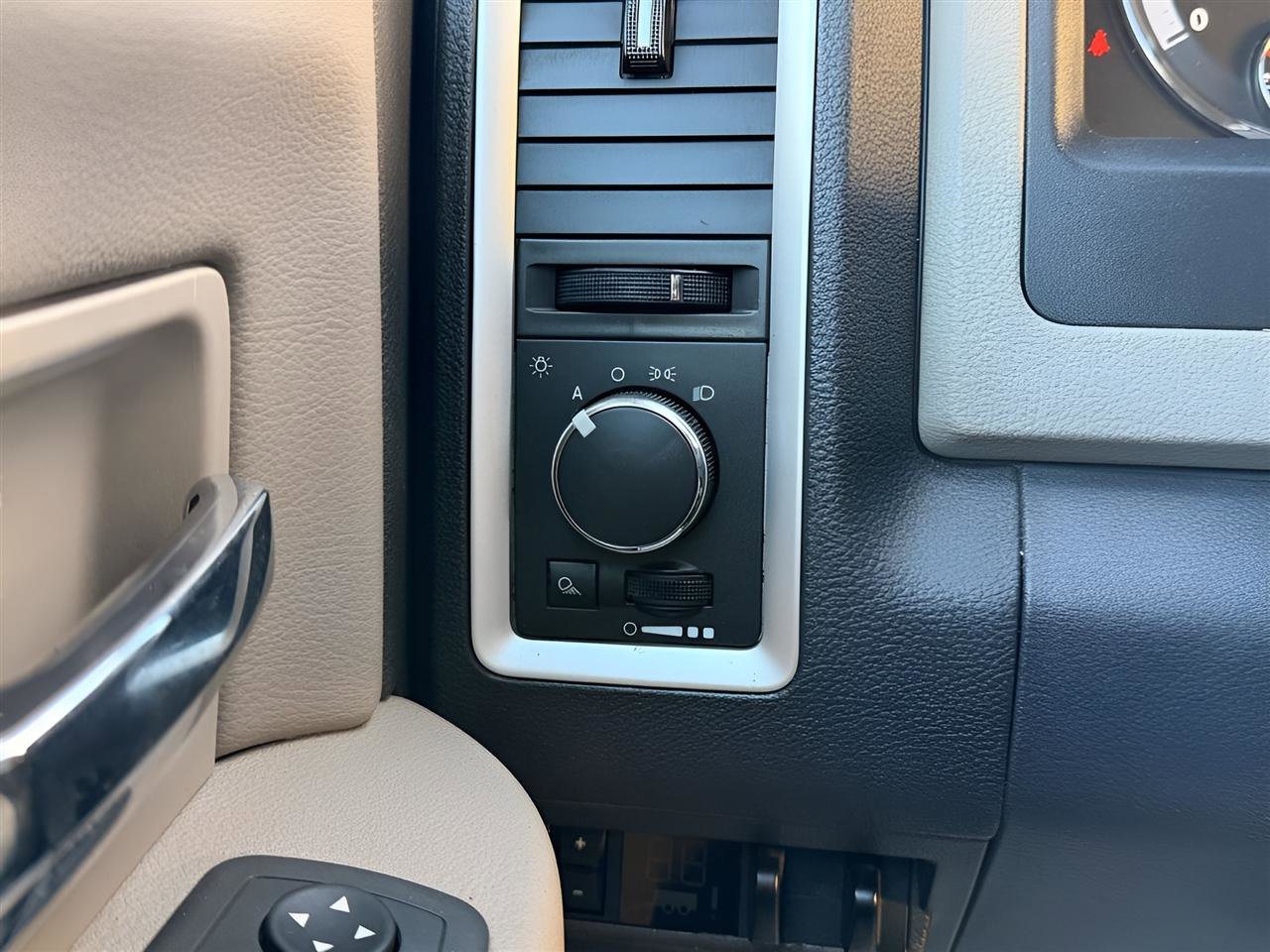 Used 2010 Dodge Ram 2500 Truck SLT w/ Luxury Group image 26