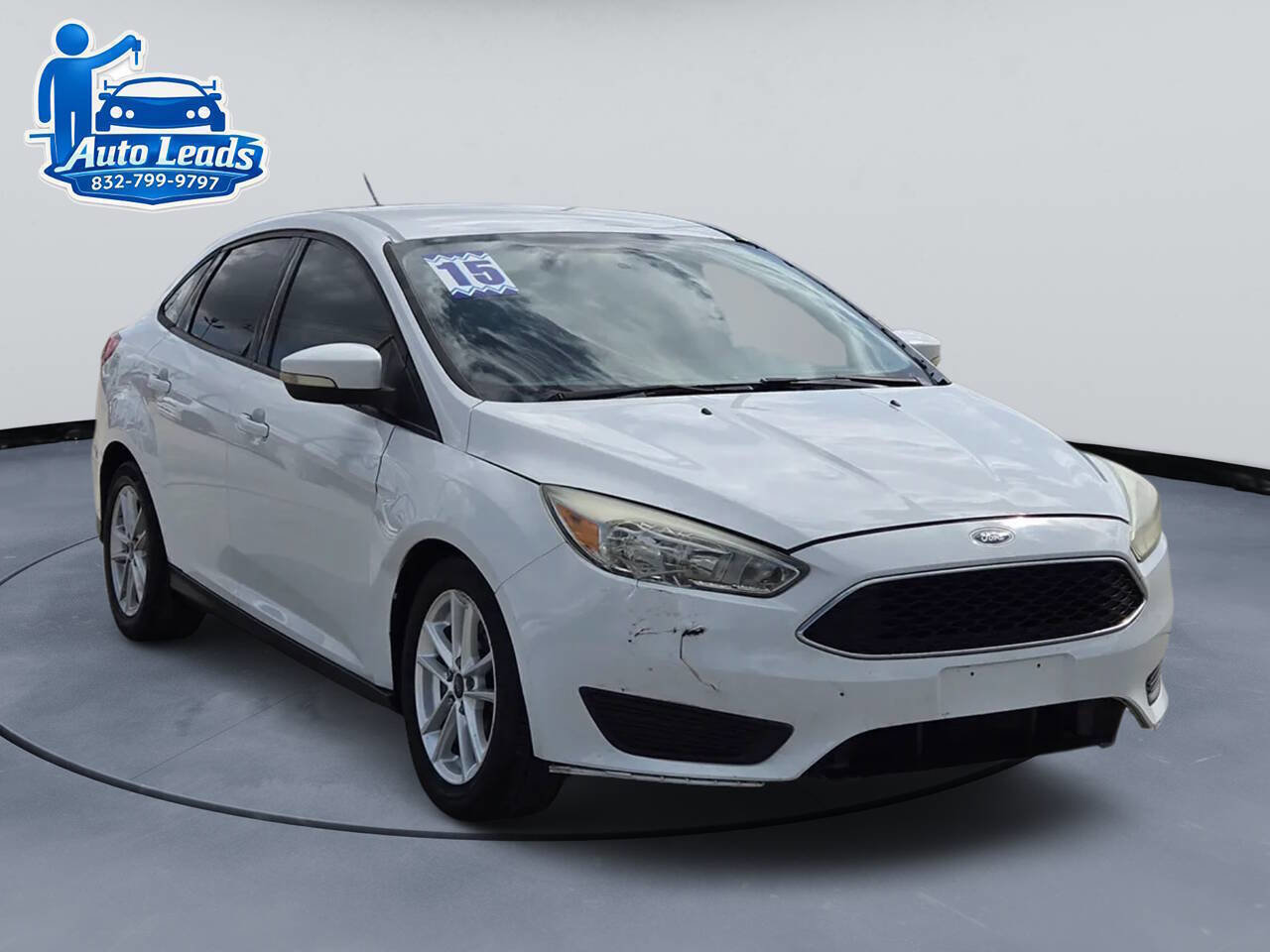 Used 2015 Ford Focus SE FWD image 2