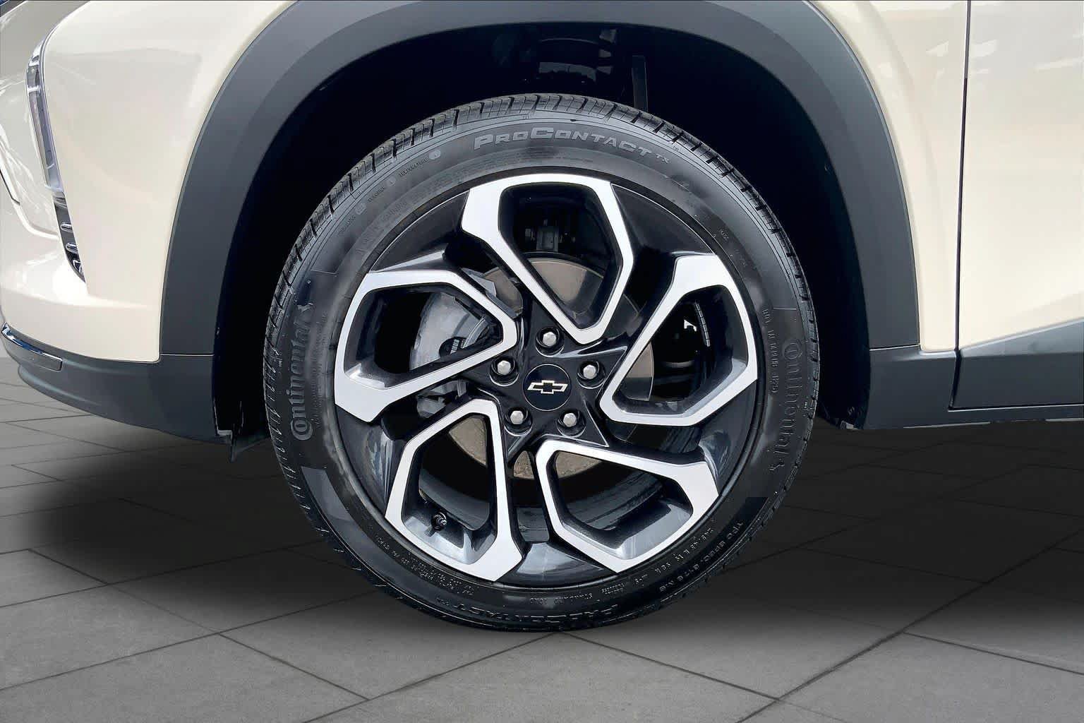 Certified 2026 Chevrolet Trax RS w/ Sunroof Package FWD image 11