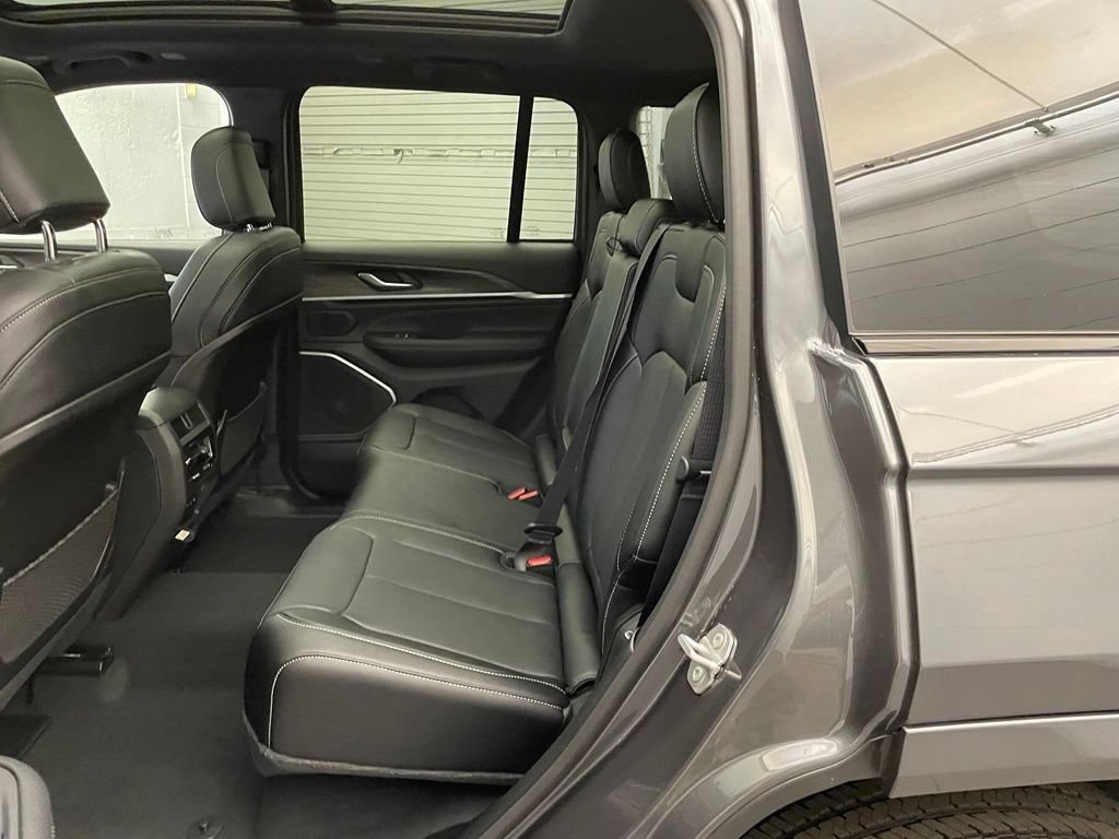 New 2026 Jeep Grand Cherokee Limited AWD/4WD image 18