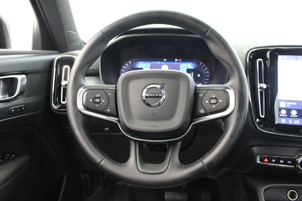 Used 2025 Volvo XC40 B5 Core AWD/4WD image 25