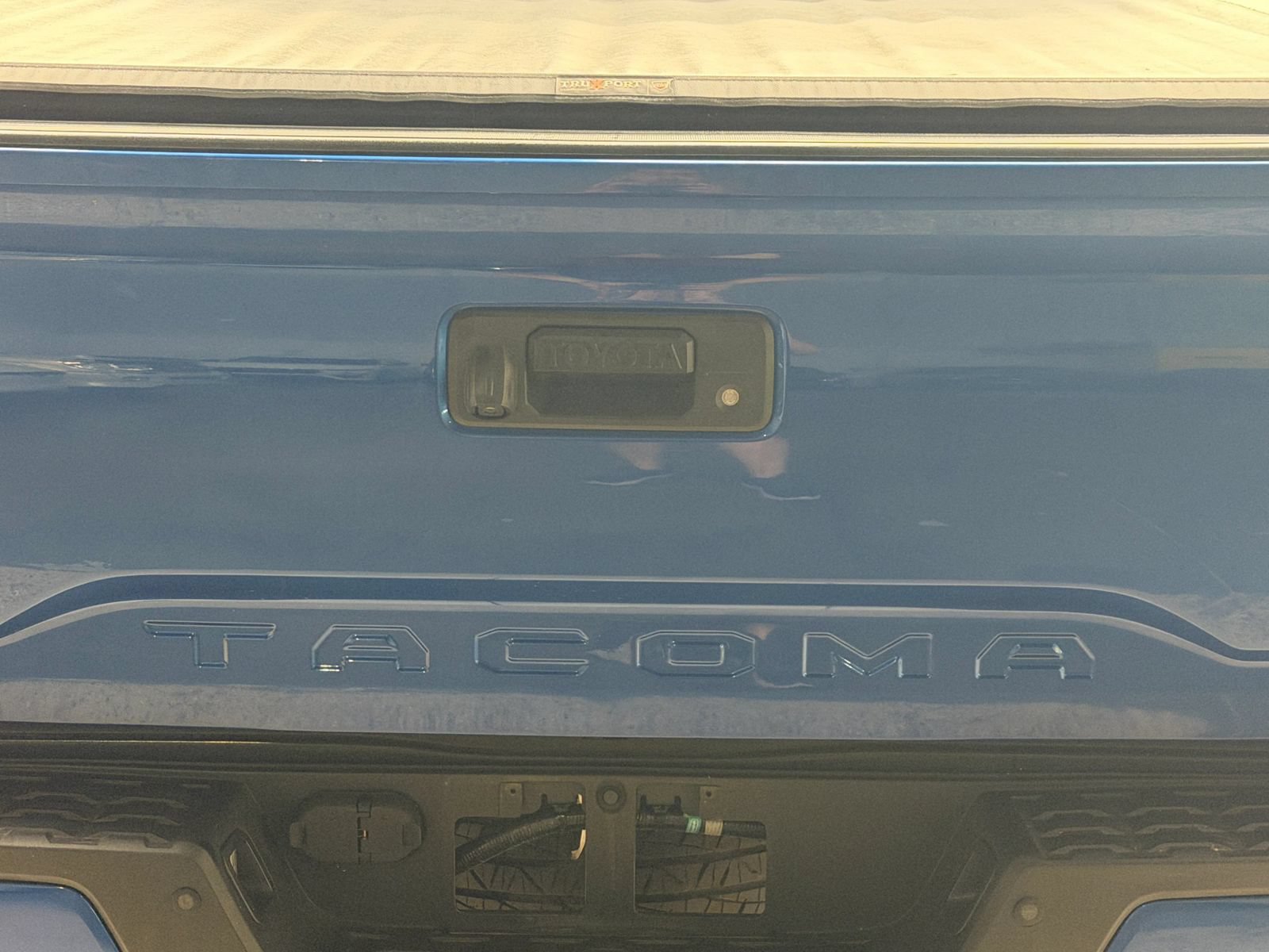 Used 2018 Toyota Tacoma TRD Sport w/ Technology Package AWD/4WD image 11