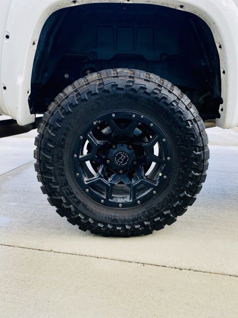 Used 2017 Toyota Tundra Limited w/ Limited Premium Package image 9